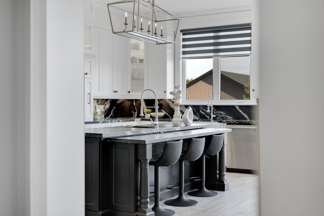 hero modern-kitchen-island-with-bar-stools-and-marble-countertop-wscuenifg-q